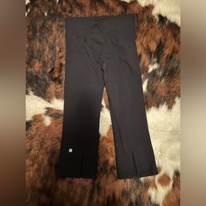 Black Lululemon cropped leggings